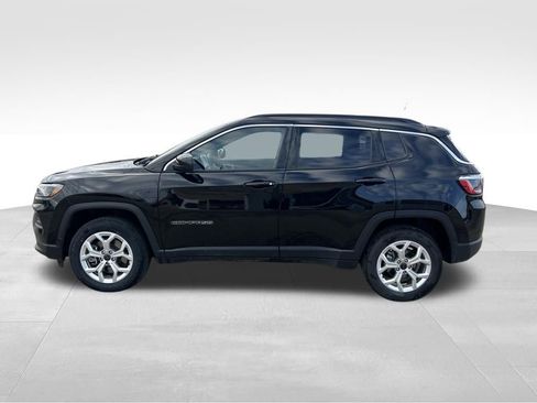 Used 2025 Jeep Compass Latitude w/ Sun & Sound Group AWD/4WD image 47