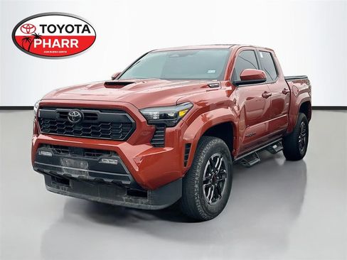 Used 2025 Toyota Tacoma TRD Sport image 1