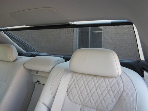 Used 2016 BMW 750i image 28