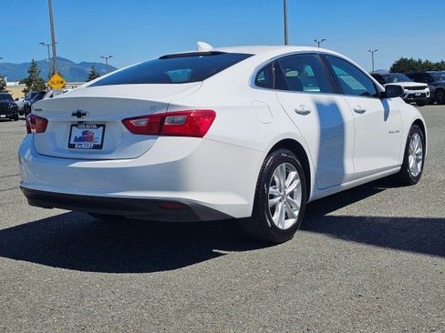 Used 2018 Chevrolet Malibu LT FWD image 3