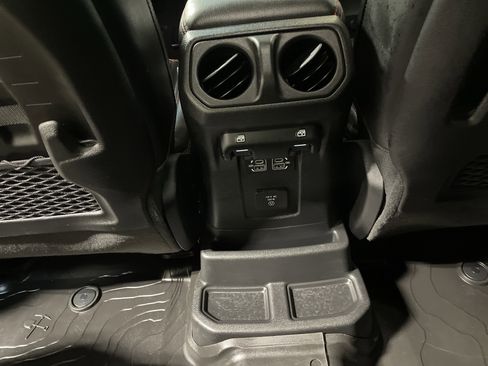 Certified 2023 Jeep Wrangler Unlimited Rubicon w/ Cold Weather Group AWD/4WD image 39