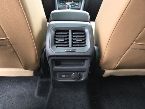Used 2024 Volkswagen Tiguan SE w/ Panoramic Sunroof Package AWD/4WD image 25