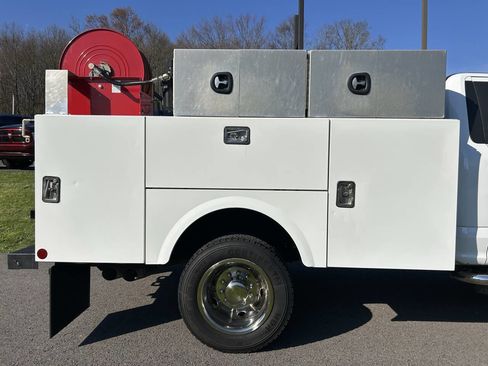 Used 2017 Ford F550 4x4 Regular Cab Super Duty image 30