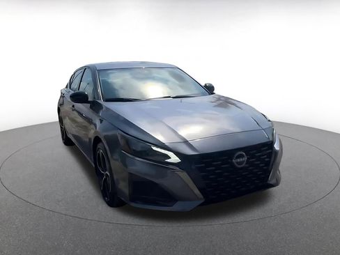 Used 2025 Nissan Altima 2.5 SR image 3