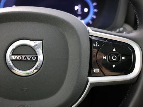 Used 2025 Volvo XC60 B5 Plus AWD/4WD image 29