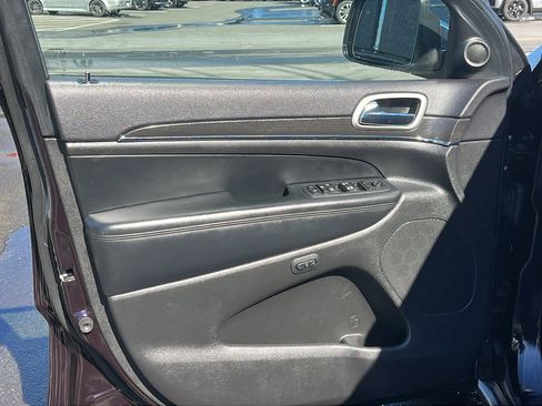 Used 2018 Jeep Grand Cherokee Limited image 9