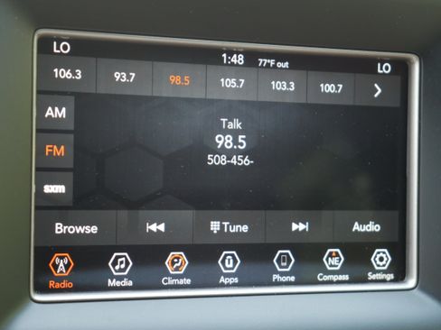 Used 2019 Jeep Grand Cherokee Laredo AWD/4WD image 16