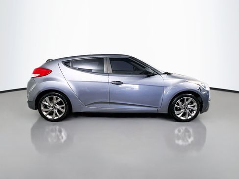 Used 2017 Hyundai Veloster FWD image 3