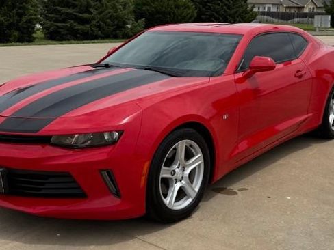 Used 2017 Chevrolet Camaro LT RWD image 5