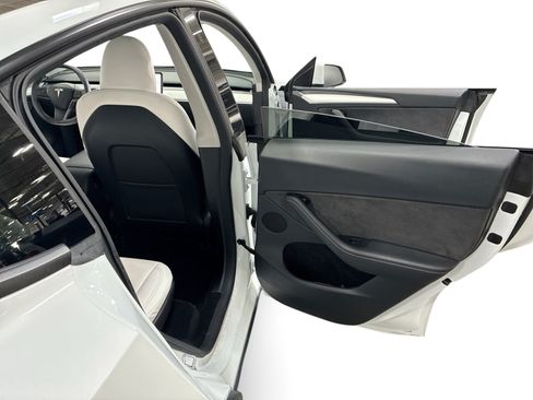 Certified 2023 Tesla Model Y Long Range AWD/4WD image 12