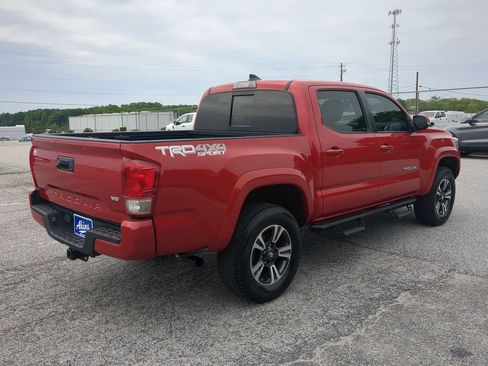 Used 2017 Toyota Tacoma TRD Sport w/ Tow Package (A/T) AWD/4WD image 3