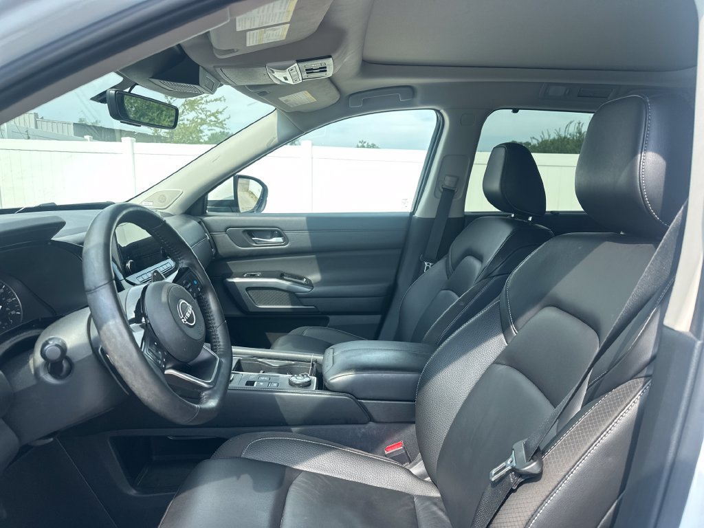 Certified 2025 Nissan Pathfinder SL w/ SL Premium Package AWD/4WD image 44