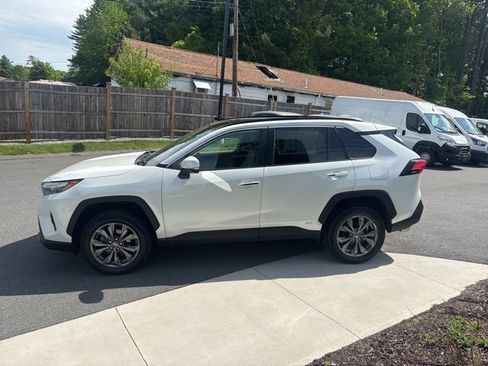 Used 2022 Toyota RAV4 Limited AWD/4WD image 17