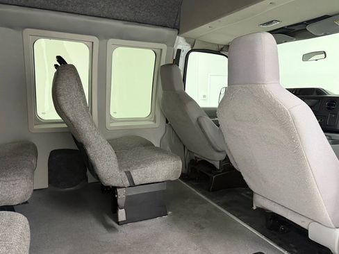 Used 2014 Ford E-150 and Econoline 150 Extended image 25