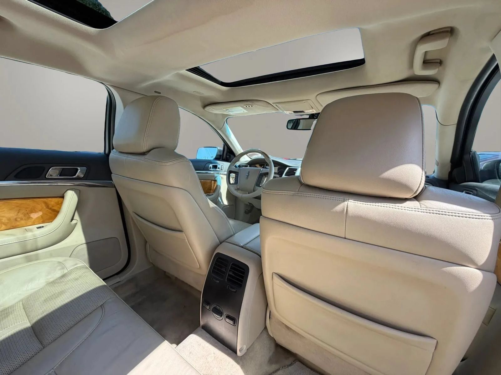 Used 2012 Lincoln MKS FWD image 32