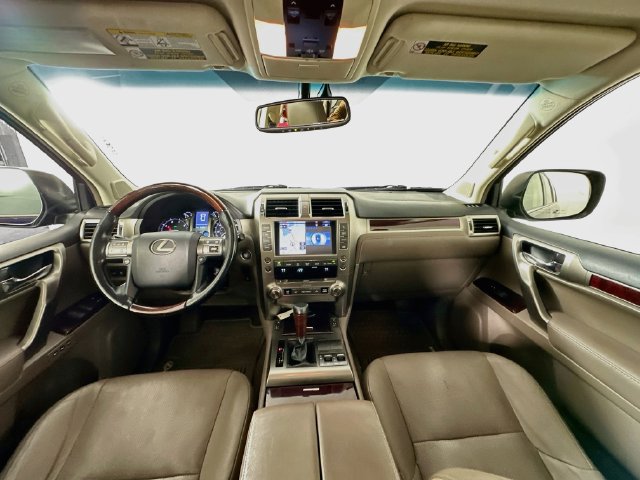 Used 2017 Lexus GX 460 AWD/4WD image 3