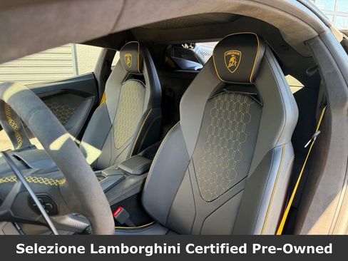 Used 2025 Lamborghini Revuelto Base image 21