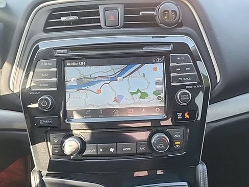 Used 2017 Nissan Maxima 3.5 SL w/ Interior Lighting Package FWD image 11
