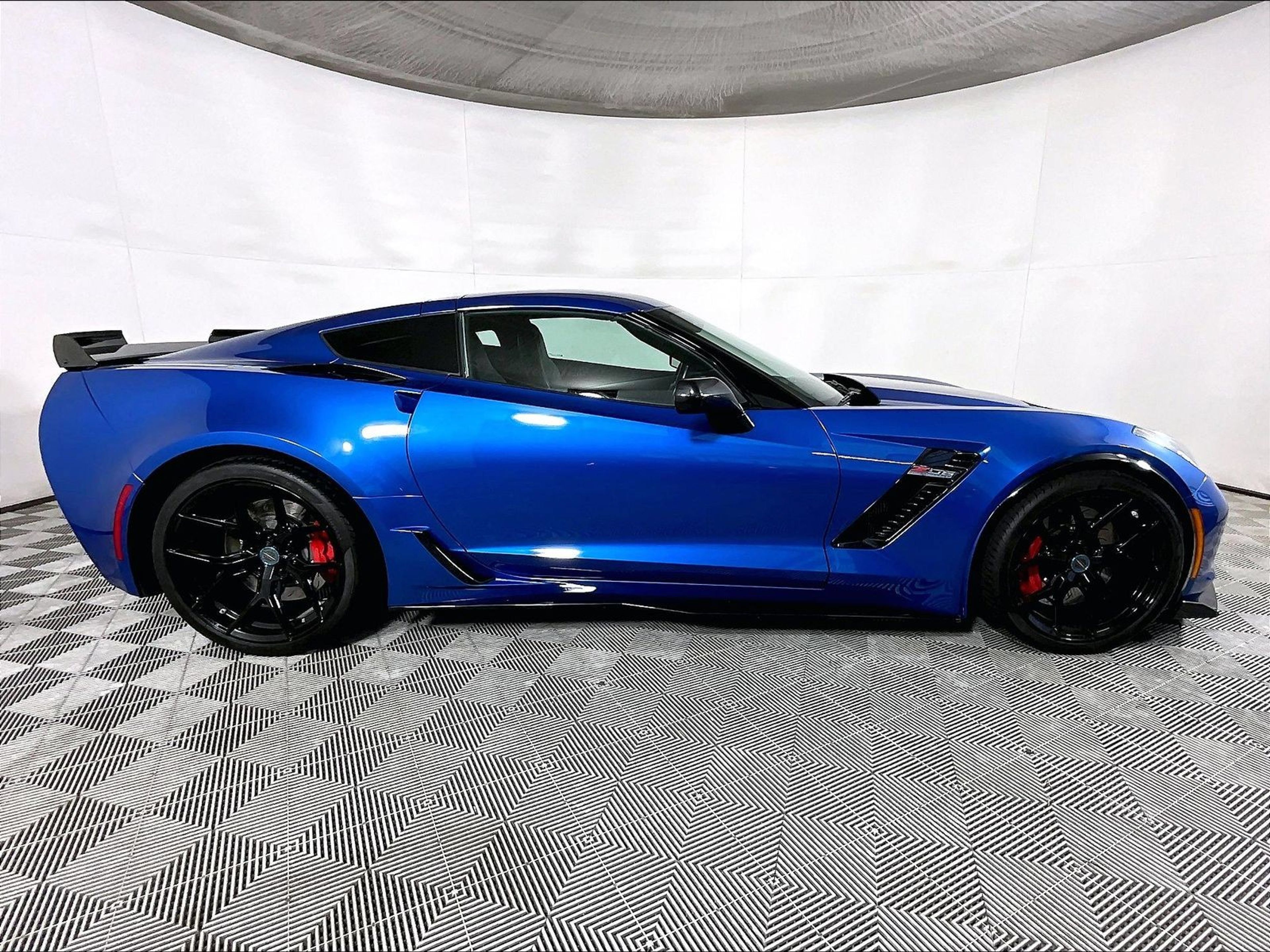 Used 2016 Chevrolet Corvette Z06 w/ 2LZ Preferred Equipment Group RWD image 8