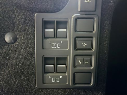 New 2026 Land Rover Discovery Dynamic SE AWD/4WD image 12