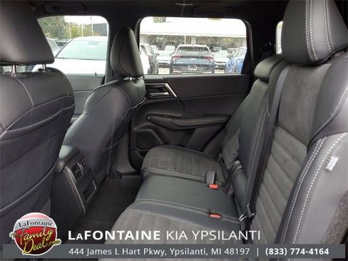 Used 2024 Mitsubishi Outlander SE Black Edition image 28