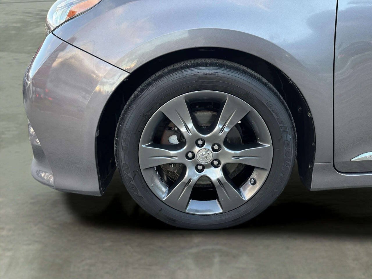 Used 2015 Toyota Sienna SE Premium FWD image 34