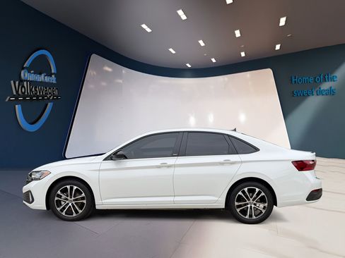 Used 2024 Volkswagen Jetta Sport FWD image 9