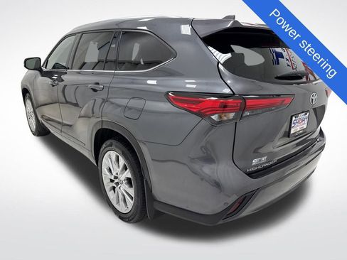 Used 2023 Toyota Highlander Limited image 6