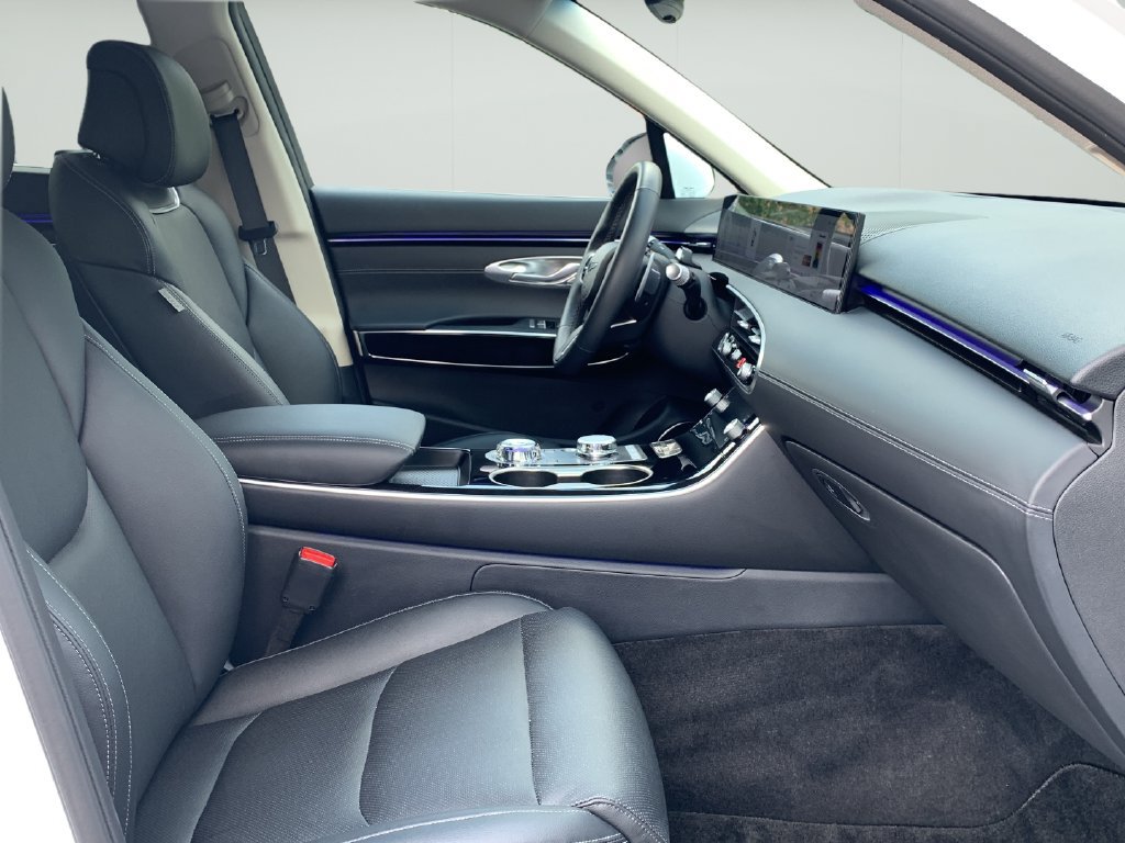 Certified 2026 Genesis GV70 2.5T AWD/4WD image 36
