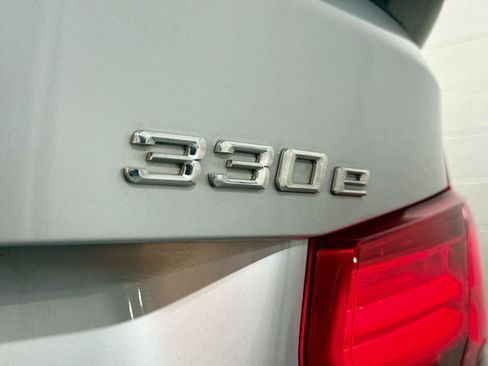 Used 2017 BMW 330e RWD image 10