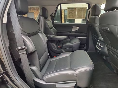 Used 2025 Ford Expedition Platinum AWD/4WD image 31