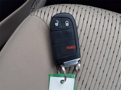 Used 2016 Dodge Journey SXT image 11