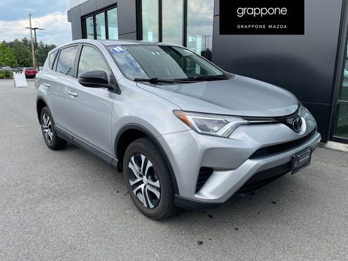 Used 2018 Toyota RAV4 LE AWD/4WD image 1