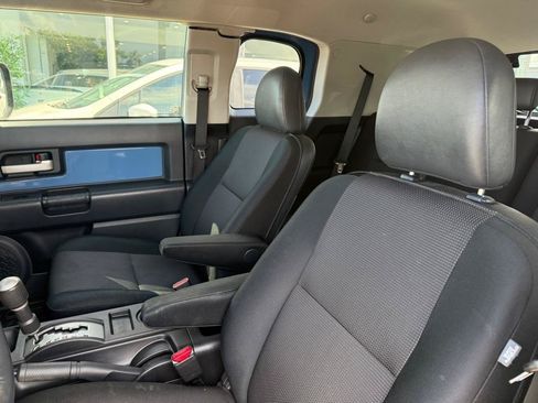 Used 2012 Toyota FJ Cruiser 4WD image 13