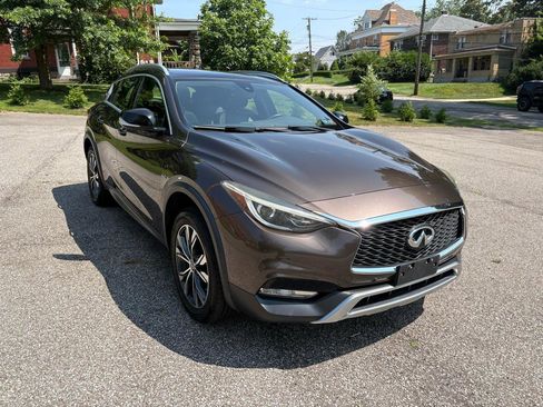 Used 2018 INFINITI QX30 Premium w/ Navigation Package image 1