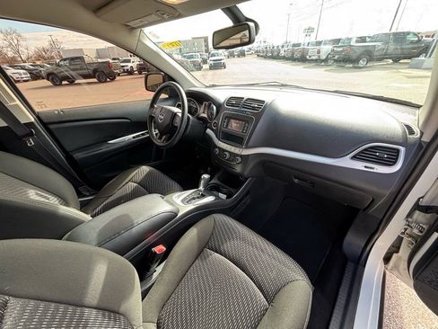 Used 2019 Dodge Journey SE image 6