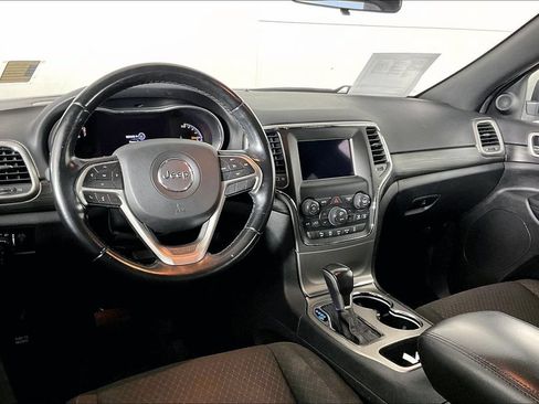 Used 2021 Jeep Grand Cherokee Laredo AWD/4WD image 4