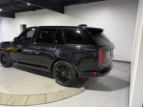 Used 2025 Land Rover Range Rover Long Wheelbase SE image 18