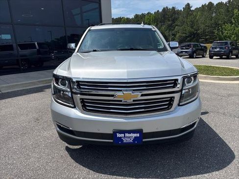 Used 2020 Chevrolet Suburban Premier w/ Premier Plus Edition AWD/4WD image 2