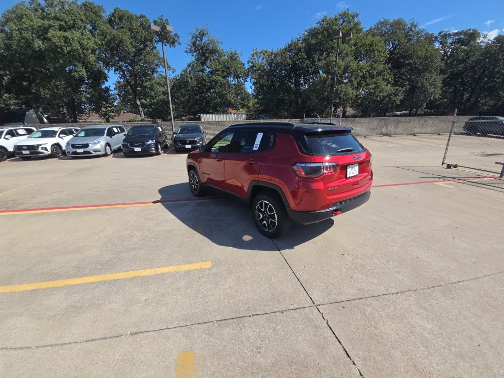 Used 2025 Jeep Compass Trailhawk AWD/4WD image 8