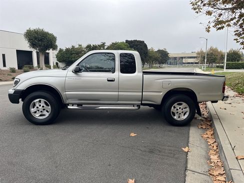 Used 2000 Toyota Tacoma PreRunner image 2