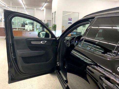 Used 2020 Volvo XC40 T5 R-Design image 26