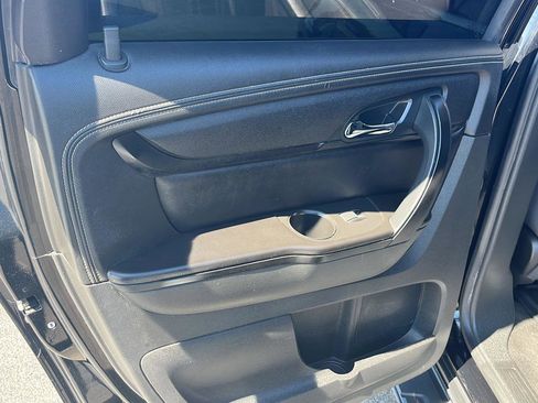 Used 2017 Chevrolet Traverse LT w/ Style and Technology Package FWD image 18