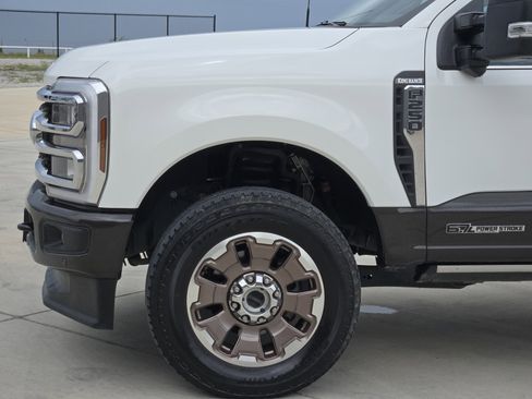 Used 2025 Ford F250 King Ranch w/ FX4 Off-Road Package AWD/4WD image 9