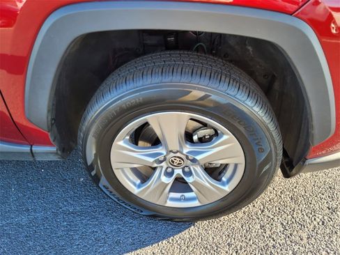 Used 2022 Toyota RAV4 XLE Premium image 21