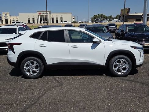 New 2026 Chevrolet Trax LS w/ LS Convenience Package FWD image 4