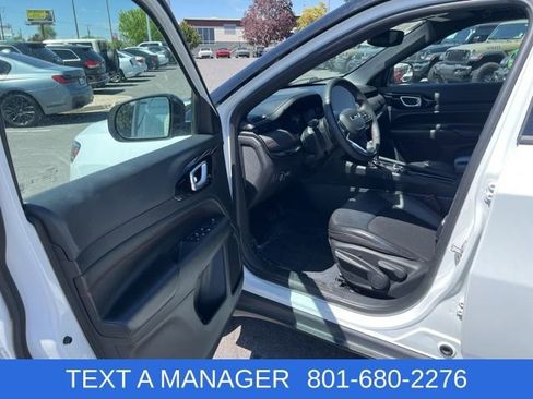 Used 2023 Jeep Compass Trailhawk AWD/4WD image 11
