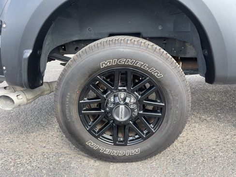 Used 2022 Ford F250 Lariat w/ Black Appearance Package image 19