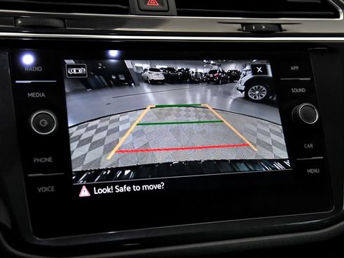 Certified 2024 Volkswagen Tiguan SE R-Line AWD/4WD image 20