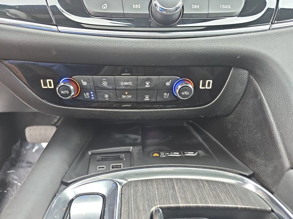Used 2023 Buick Enclave Avenir w/ Avenir Technology Package AWD/4WD image 27